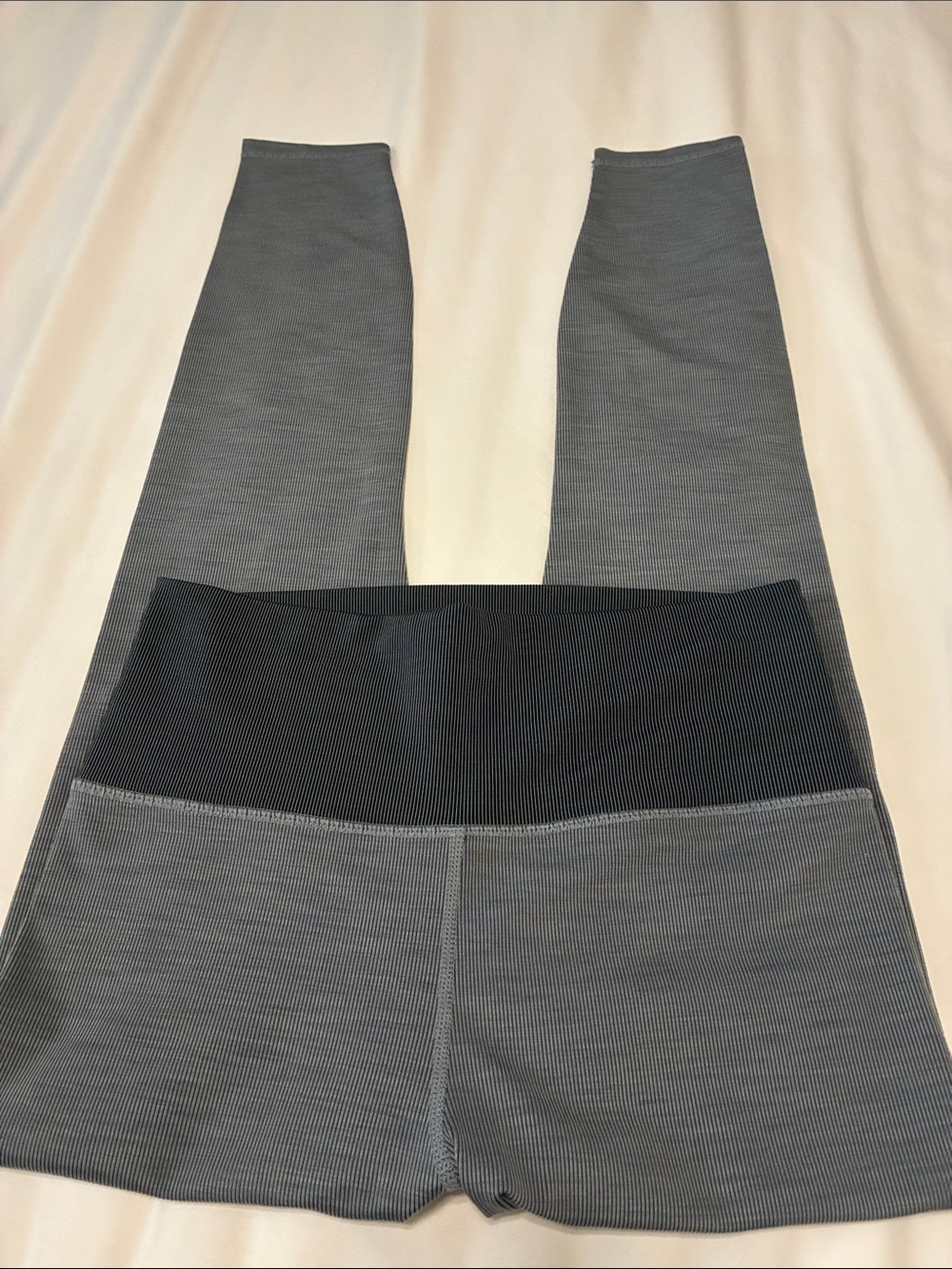 Vuori Gray Ribbed Leggings with Black Waistband -small